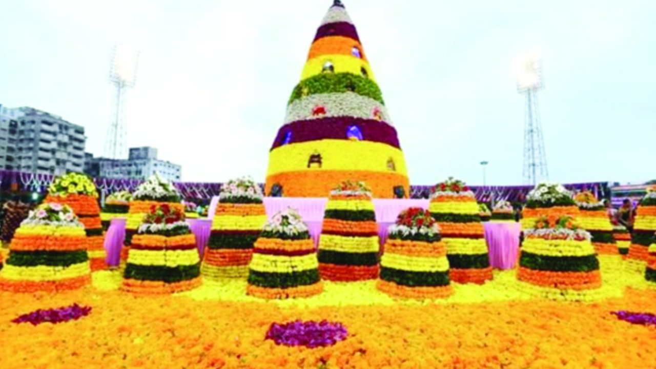 Saddula bathukamma: నేడు సద్దుల బతుకమ్మ.. ట్యాంకుబండ్‌పై స్పెషల్ లేజర్ షో