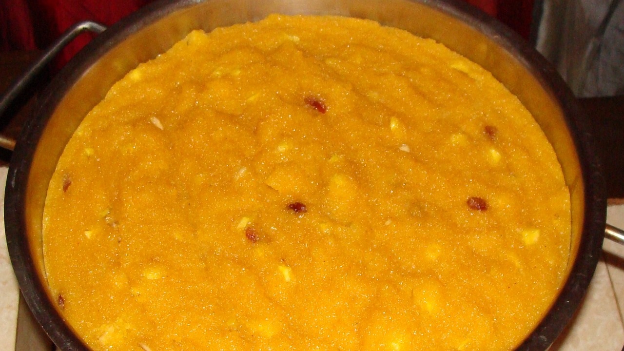 Aloo Halwa: ఓసారి ఆలూ హల్వా చేసి చూడండి, రెసిపీ అదిరిపోతుంది.. ప్రసాదంగా కూడా వాడొచ్చు