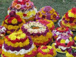 Bathukamma 2024: రెండవ రోజు బతుకమ్మ.. ఏ నైవేద్యం సమర్పిస్తారు ?