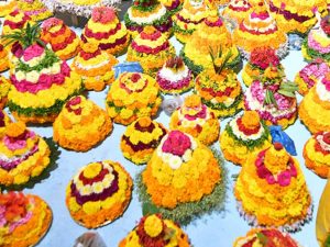 Bathukamma 2024: మూడవ రోజు బతుకమ్మకు.. ఏ నైవేద్యం సమర్పిస్తారు ?