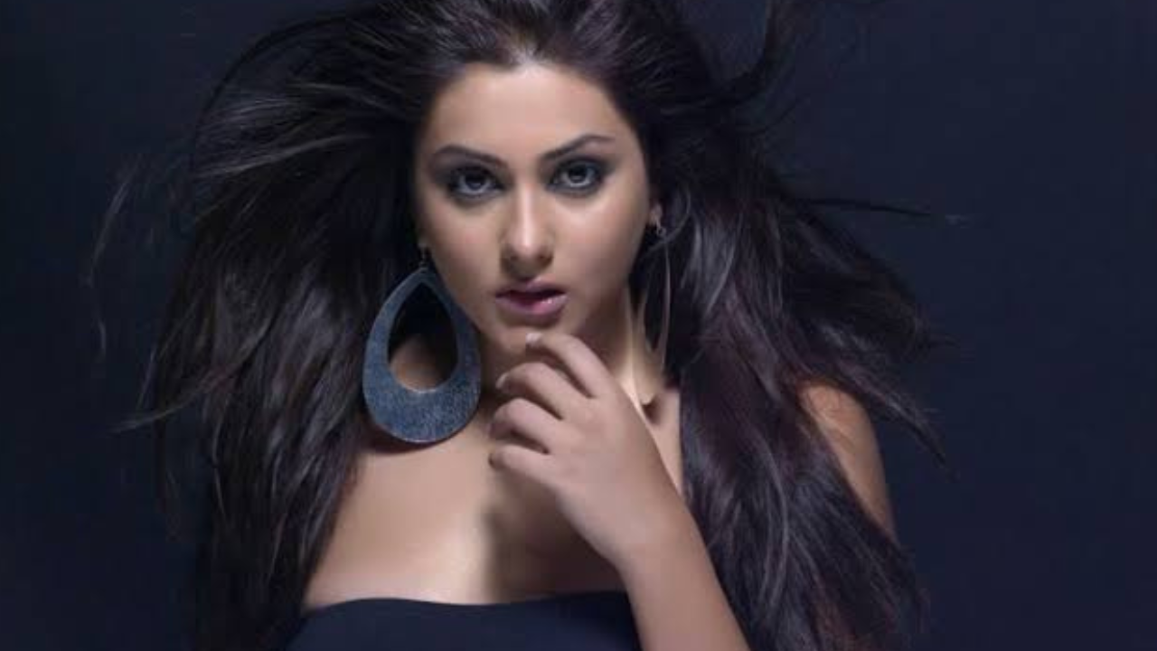 Namitha: బూత్ బంగ్లాలో అర్ధరాత్రి ఆ పని చేస్తూ అడ్డంగా దొరికిన హీరోయిన్..?