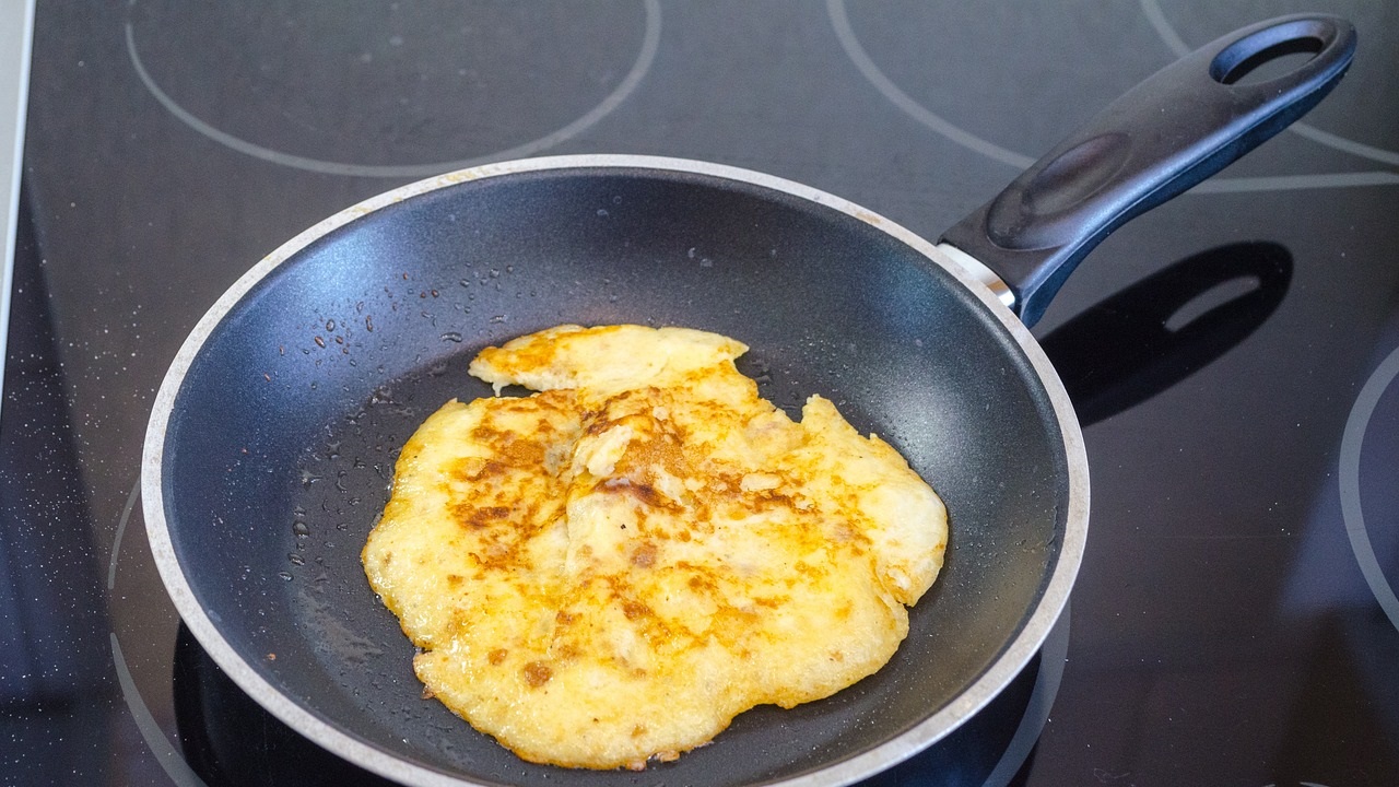 Egg Potato Omelette: ఎగ్ పొటాటో ఆమ్లెట్ ఇలా వేసి చూడండి, మీ పిల్లలకు ఈ బ్రేక్ ఫాస్ట్ తెగ నచ్చేస్తుంది