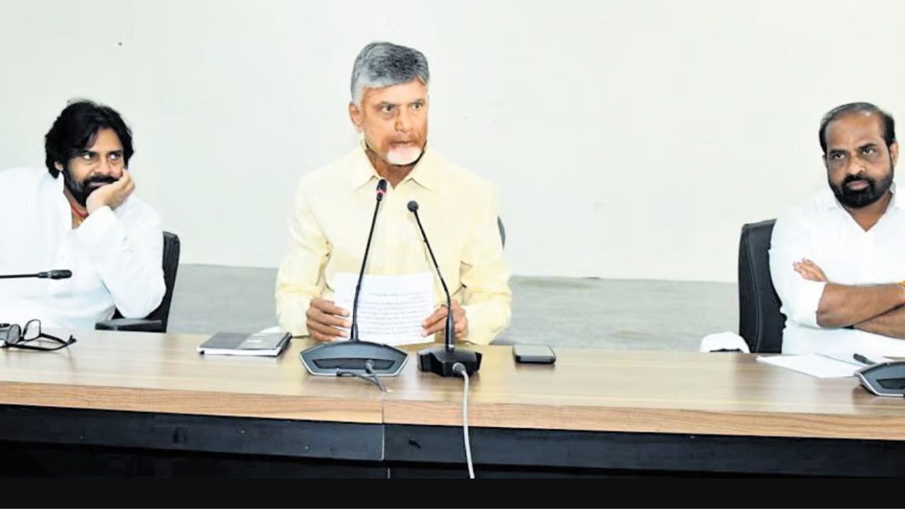 AP CM CHANDRABABU : 10 రోజుల్లో మార్పు రాకుంటే అంతే, ఉచిత ఇసుకపై మంత్రులకు సీఎం చంద్రబాబు క్లాస్