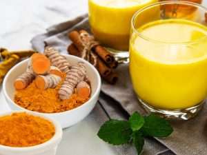 Turmeric Milk: చలికాలంలో పసుపు పాలు త్రాగితే.. ఎన్ని లాభాలుంటాయో తెలుసా ?