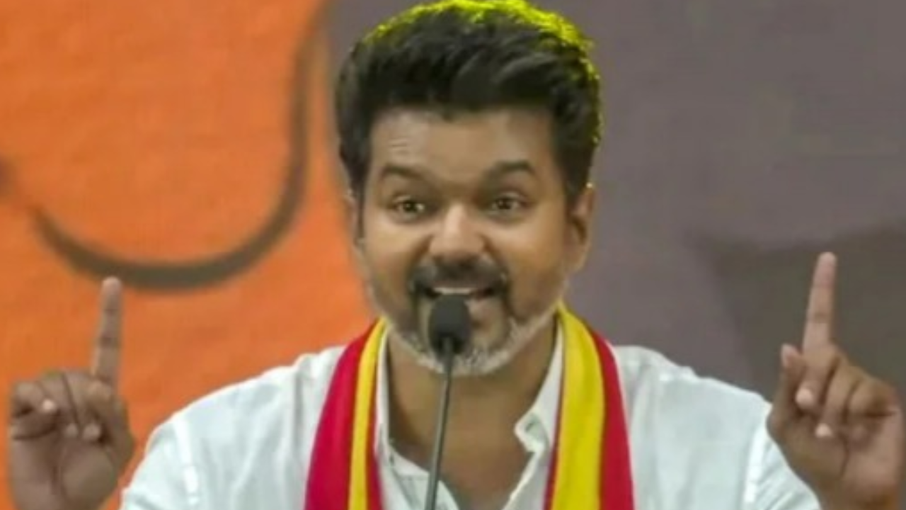 Actor Vijay TVK Rally : మహానాడులో దుమ్మురేపిన విజయ్.. తొలి ప్రసంగానికి 8 లక్షల మంది హాజరు