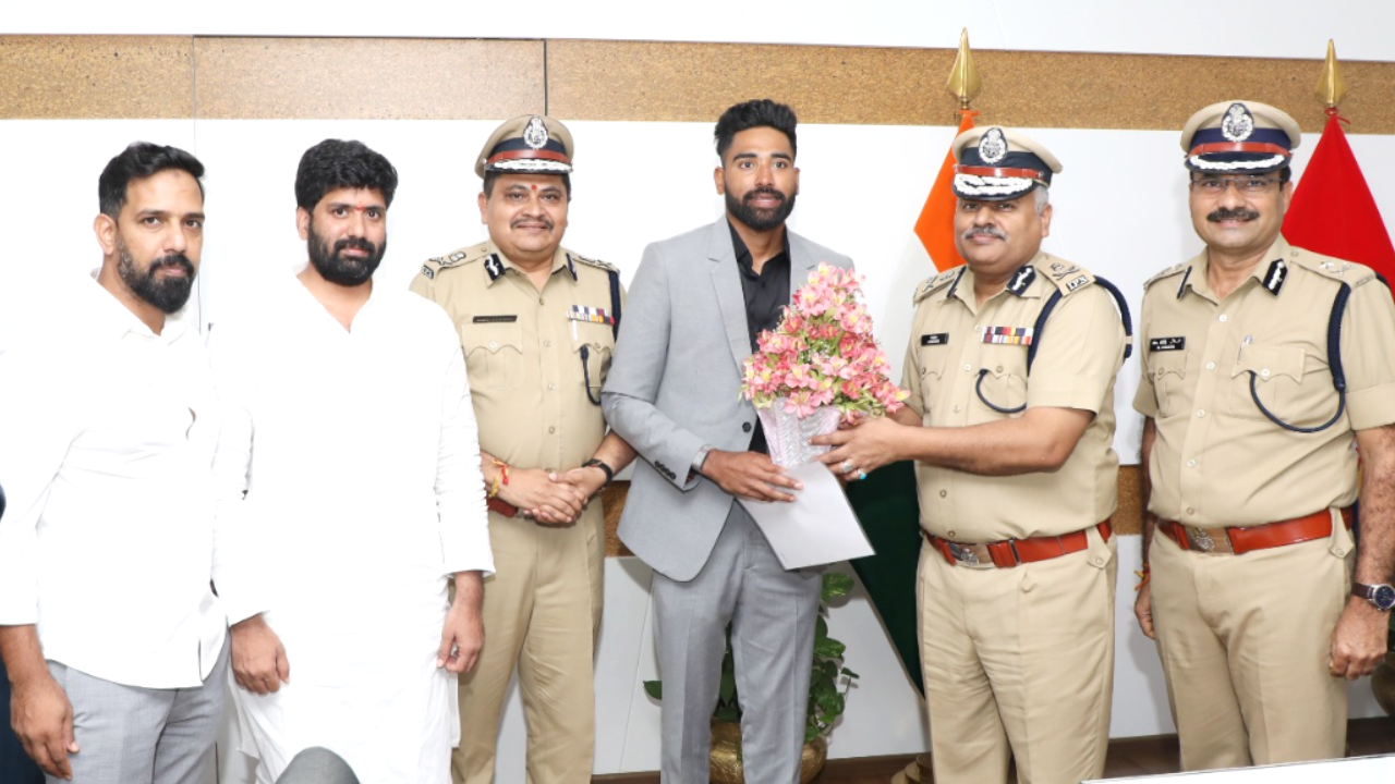 Mohammad Siraj DSP : డీఎస్పీగా సిరాజ్… నియామక పత్రాలిచ్చిన డీజీపీ జితేందర్