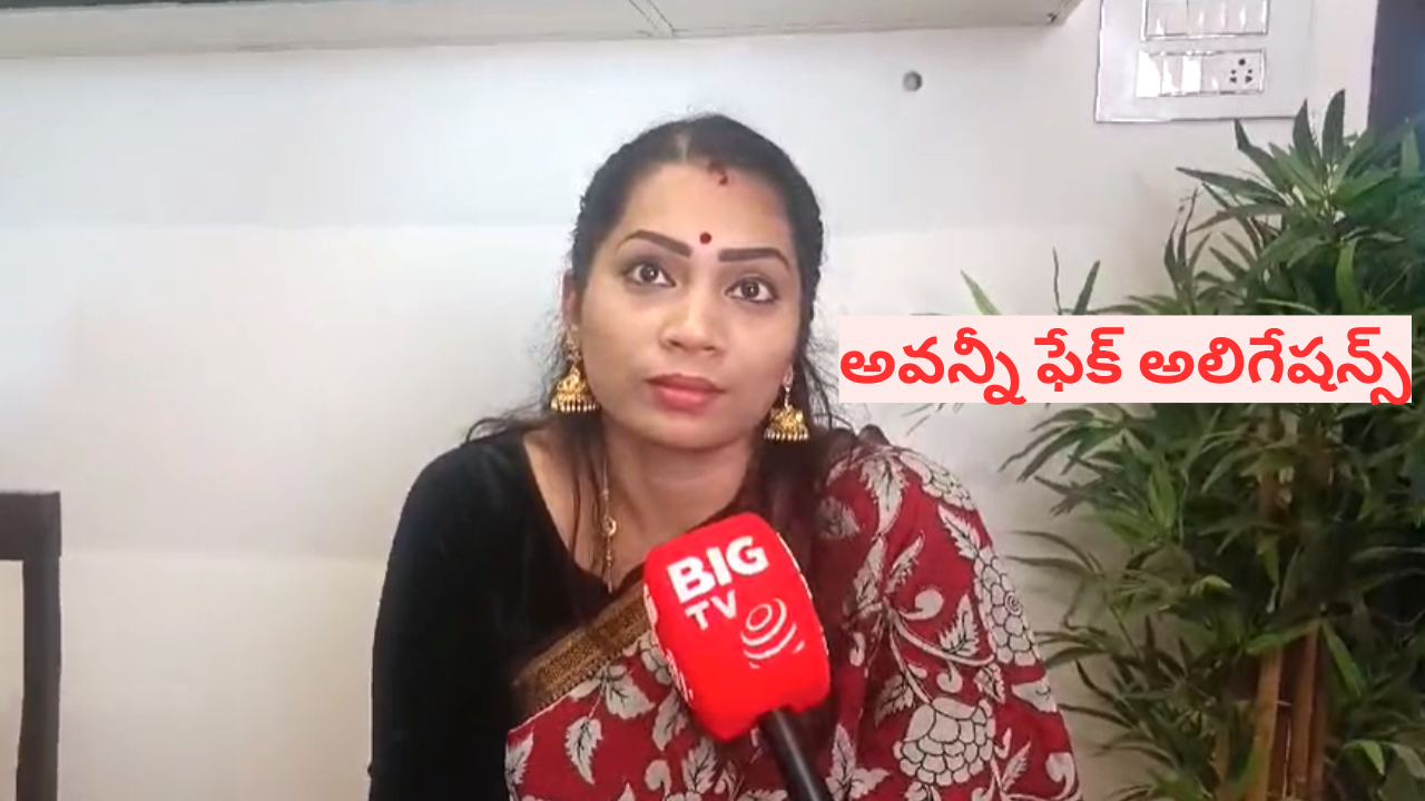 Divvela Madhuri : పవన్ కల్యాణ్ పై ఆరోపణలు చేస్తే కేసు పెడతారా ? కోర్టులో చూసుకుంటా