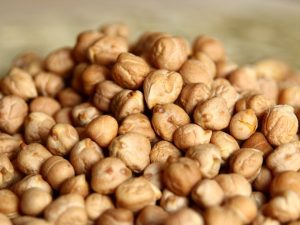 Peanuts or Chickpeas: పల్లీలు లేదా కొమ్ము శనగలు, ఈ రెండింటిలో ఏది తింటే ఆరోగ్యానికి మంచిది