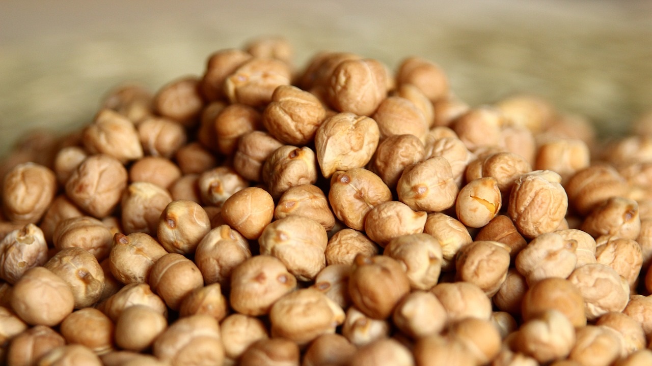 Peanuts or Chickpeas: పల్లీలు లేదా కొమ్ము శనగలు, ఈ రెండింటిలో ఏది తింటే ఆరోగ్యానికి మంచిది